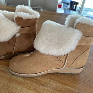 EMU of Australia suede and sherpa lined boots sz39